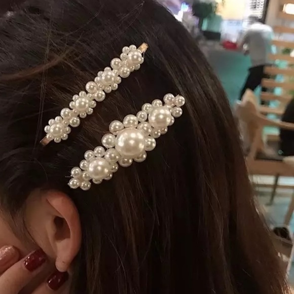 Jewelry - Set 2/hair clips, same style faux pearls